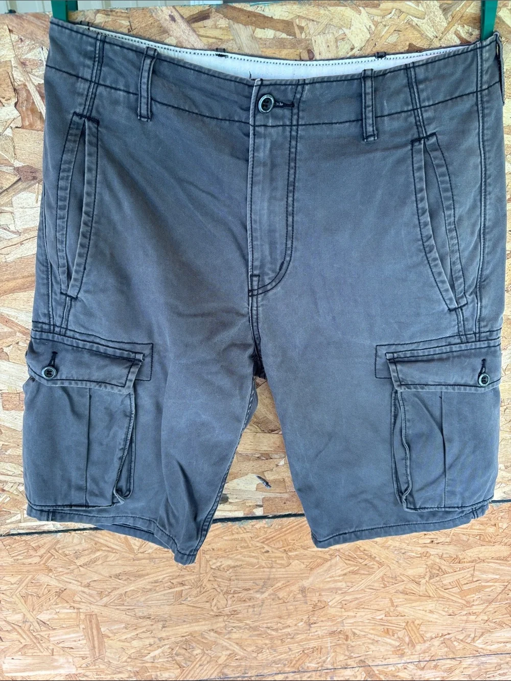 Levi's Men's Charcoal Gray Cargo Shorts 30 waist